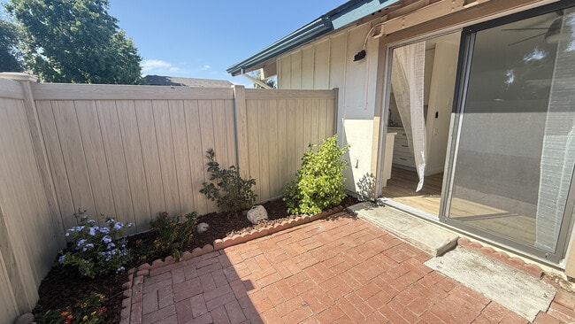 Building Photo - 1720 Orinda Ct