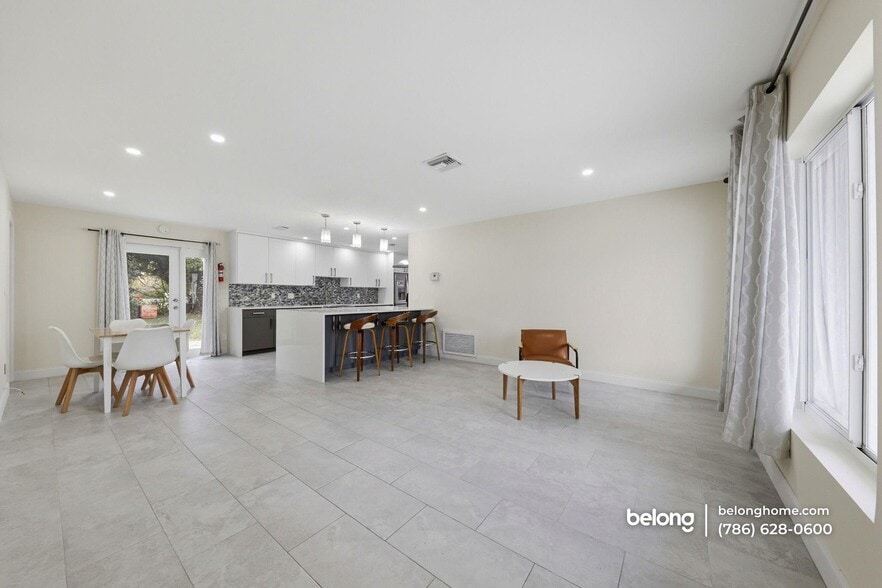 Building Photo - 2631 NW 47th Ave