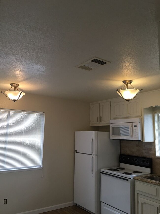 Building Photo - 407/409E. Alexander