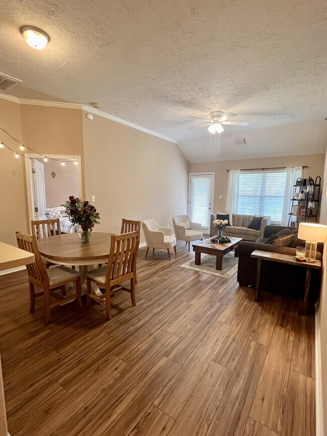 Building Photo - 4344 Spring Garden Dr