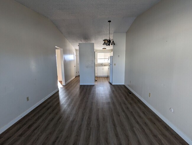 Building Photo - Eastland Duplex
