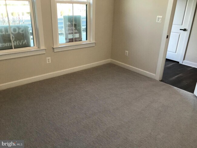 Building Photo - 12992 Hattontown Square