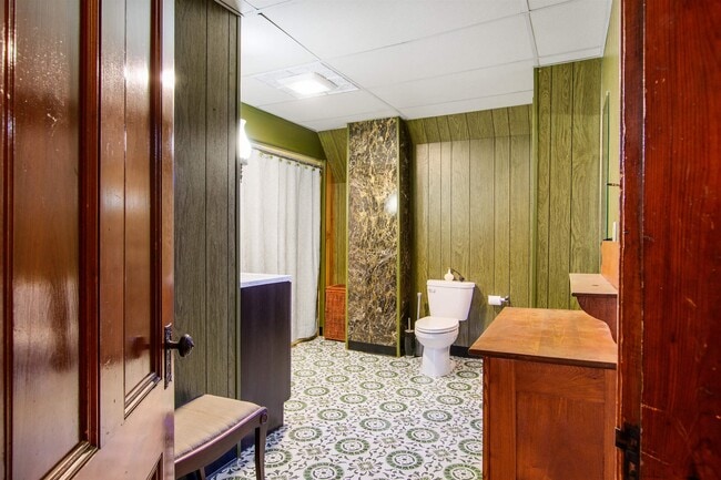 Building Photo - 19 Pine St