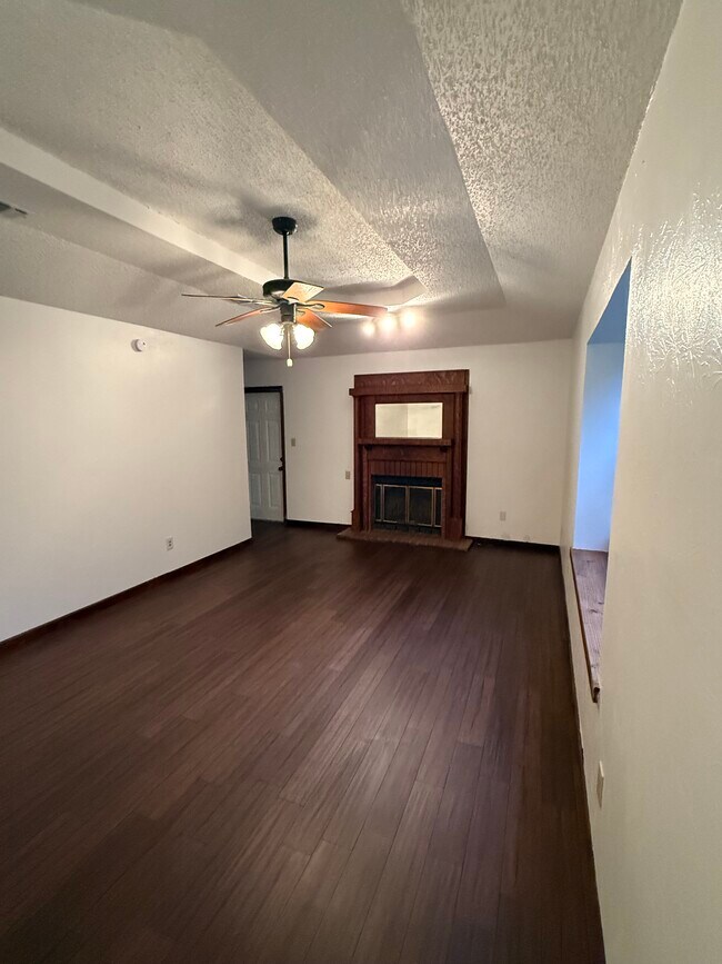 Building Photo - 3809 Addison Ave