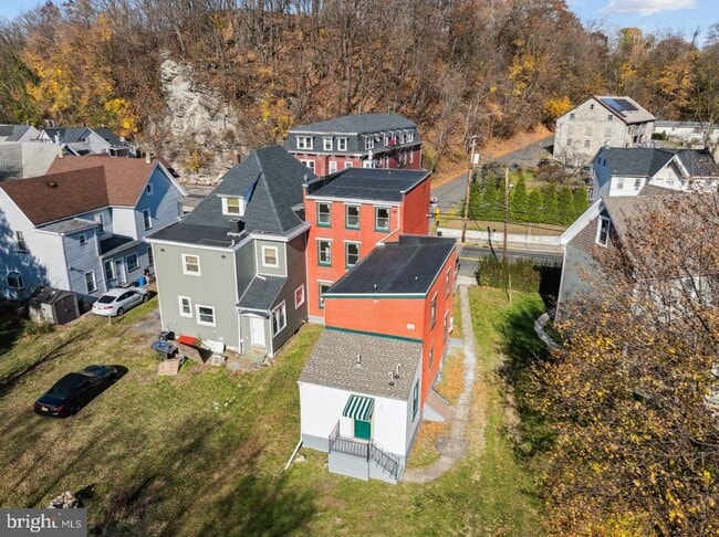 Building Photo - 786 S Main St