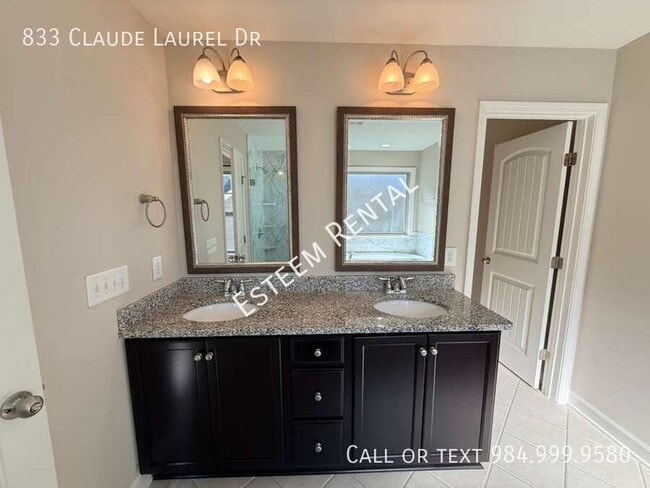 Building Photo - 833 Claude Laurel Dr