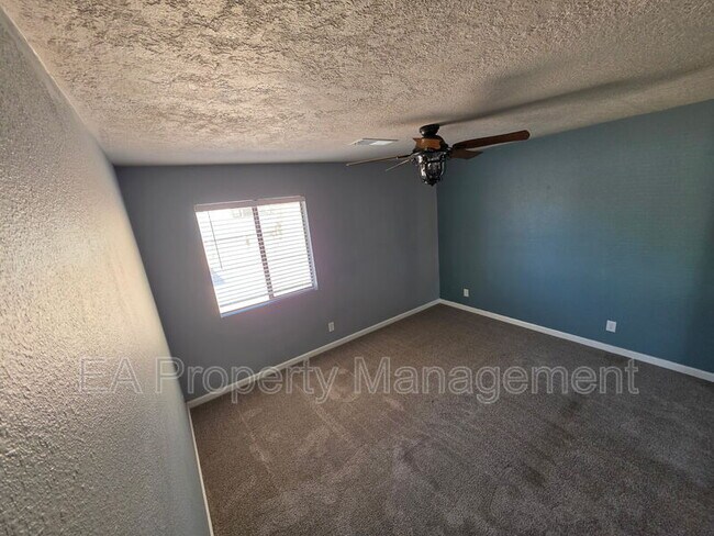 Building Photo - 4819 Platinum Loop NE