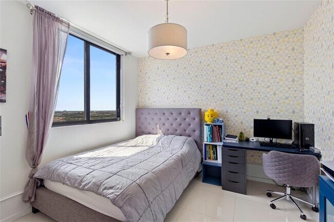 Building Photo - 5300 NW 85th Ave