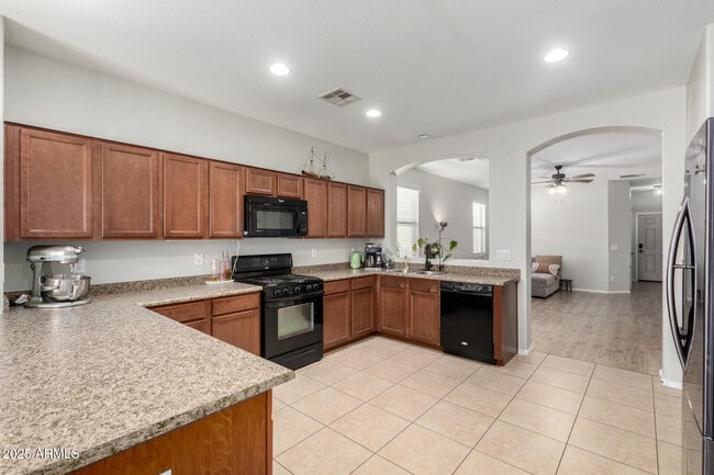 Building Photo - 18864 N Lariat Rd
