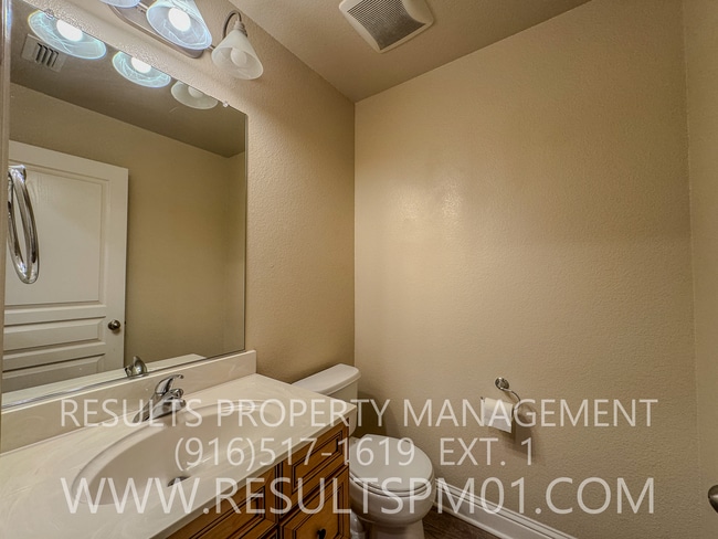 Building Photo - Lovely 3 bedroom in great location