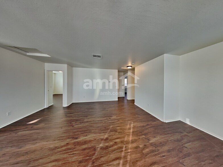 Building Photo - 21967 W Sonora St