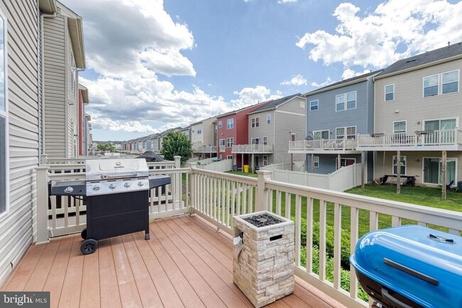 Building Photo - 613 Ravenwood Dr