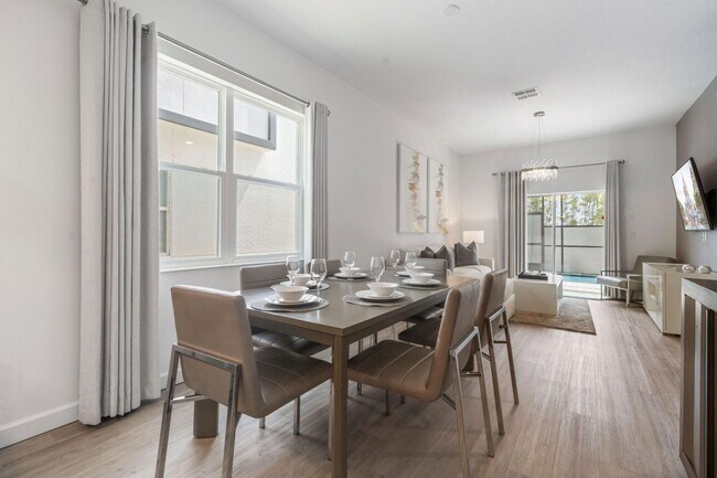 Building Photo - 384 Famagusta Dr