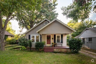 Building Photo - Charming 1930's Cottage Near Bergfeld Center!