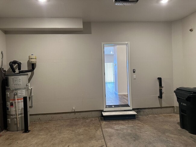 Building Photo - Newer 4 bedroom 2.5 bathroom house!