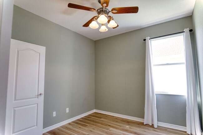 Building Photo - Annual Pool Home in The Stoneybrook Community of Venice!