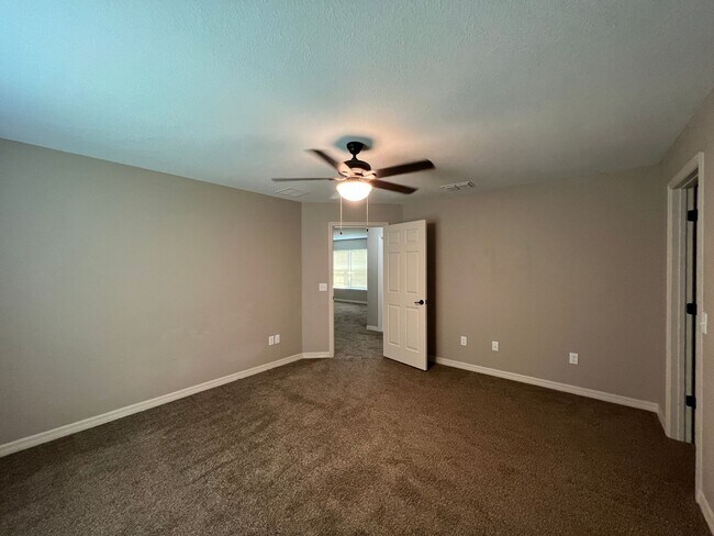 Building Photo - Charming 3 Bedroom 2 Bathroom Home in Ocala!!