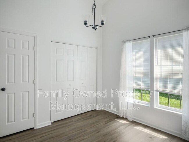Building Photo - 147 Danzid Dr