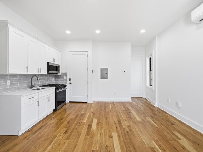 Building Photo - 858 West Side Ave