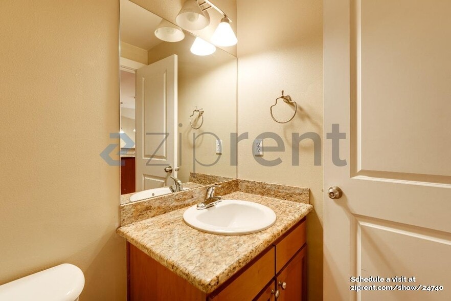 Building Photo - 9506 Interlake Ave N