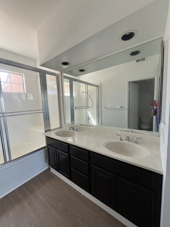 Building Photo - 1460 Elegante Ct