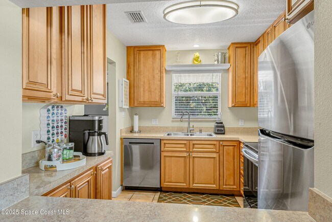 Building Photo - 261 Cape Shores Cir