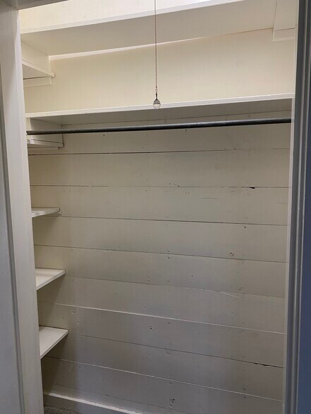 Building Photo - 937 Ontario St