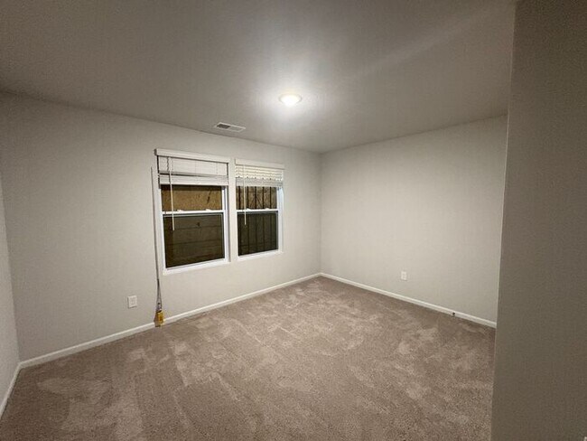 Building Photo - Charming 4-Bedroom Home with Spacious Livi...