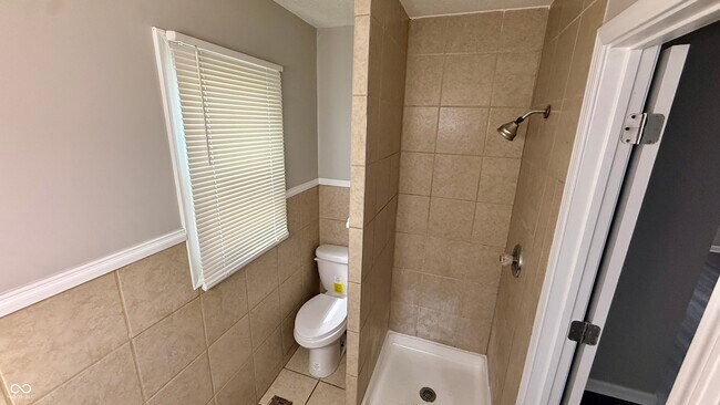 Building Photo - 2215 Durham Dr