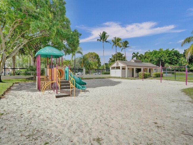 Building Photo - 2553 NW 42nd Ave