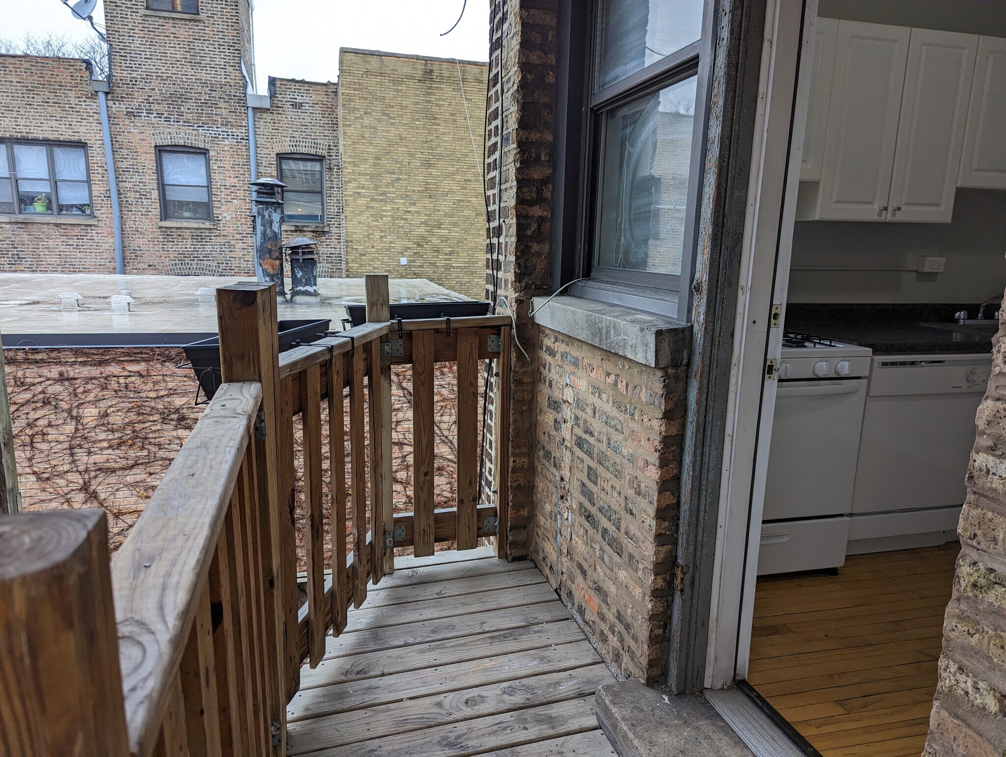 Building Photo - 3731 N Pine Grove Ave