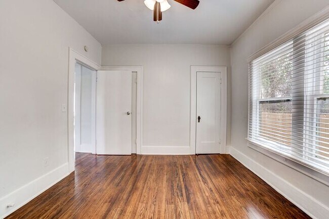 Building Photo - Charming 3/1 Near TU! Make this your new home!
