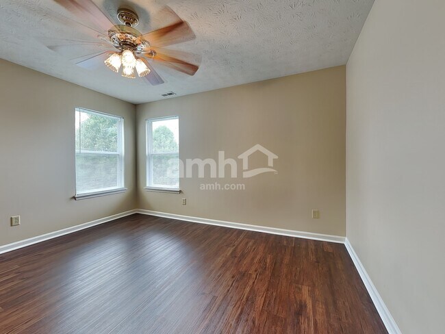 Building Photo - 10660 Brighton Knoll Pky N
