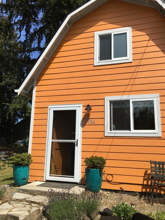 Building Photo - 1824 NE 169th St