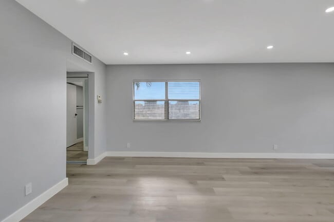Building Photo - 171 Monaco Way