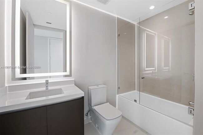 Building Photo - 851 NE 1st Ave