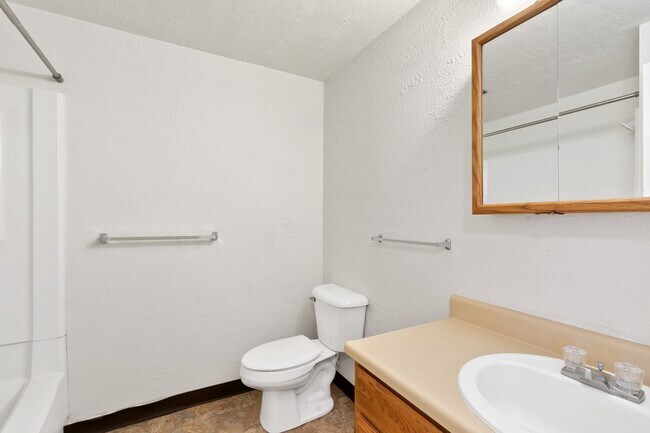 Building Photo - 7105 Omaha Blvd