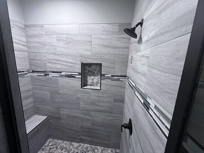 Building Photo - 206 Bridgewood Dr