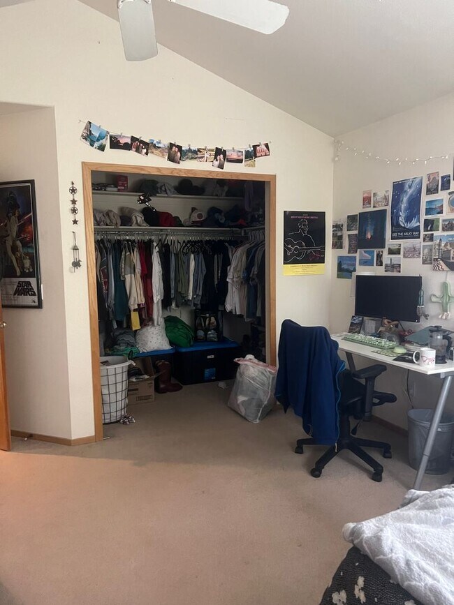 Building Photo - 2568 Vine Pl