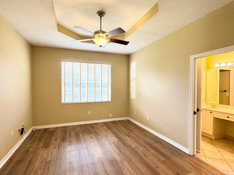 Building Photo - 8654 Lineyard Cay