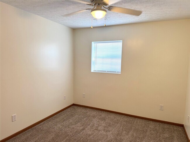 Building Photo - 1307 Main St