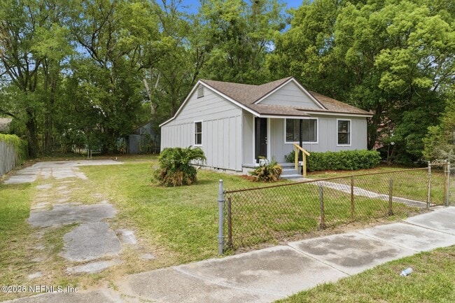 Building Photo - 3055 2nd St Cir