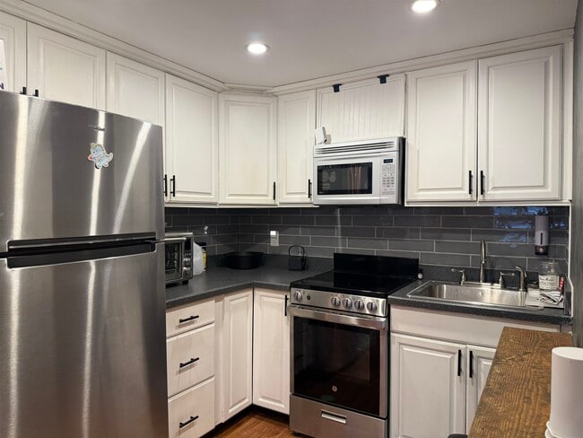 Building Photo - 42 Willow Wood Ct