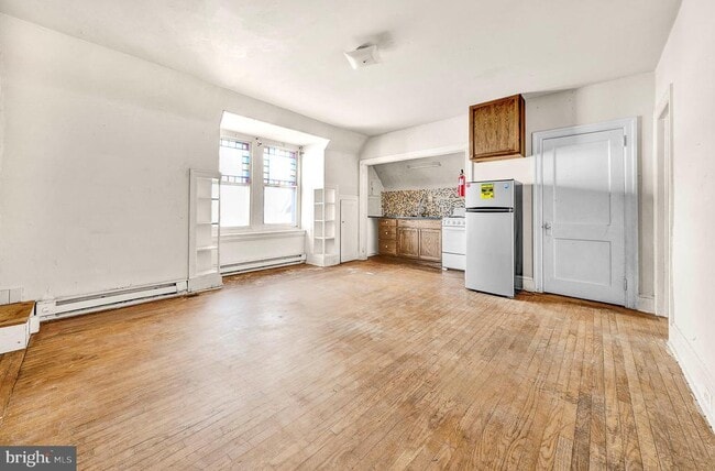 Building Photo - 1020 W Main St