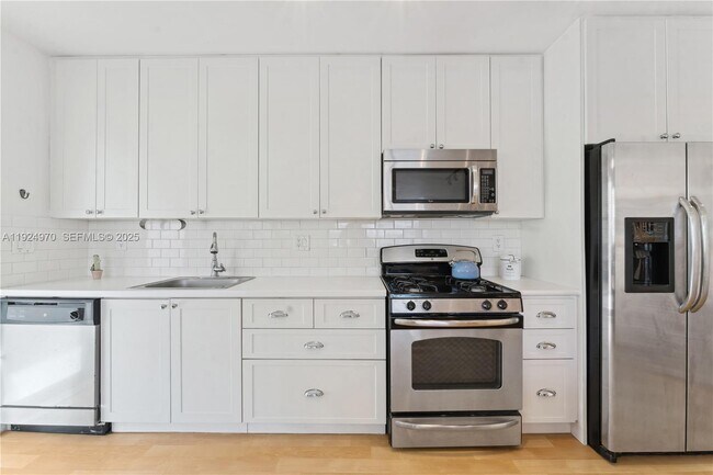 Building Photo - 7440 Byron Ave