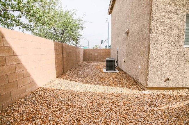 Building Photo - 7204 Platinum Peak Ave