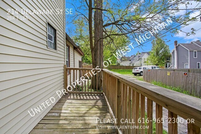 Building Photo - 214 Delaware St SE