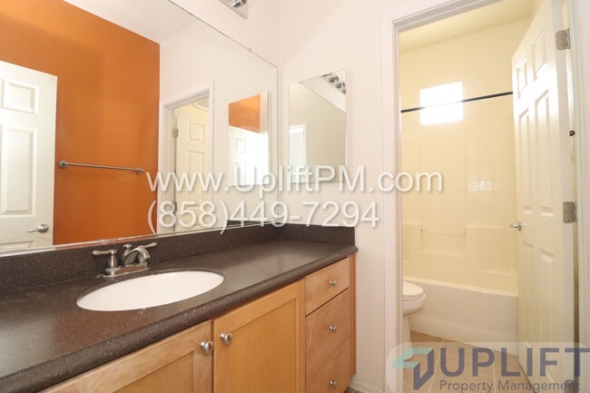 Building Photo - $1000 off 1st months rent  3-Bed Apartment