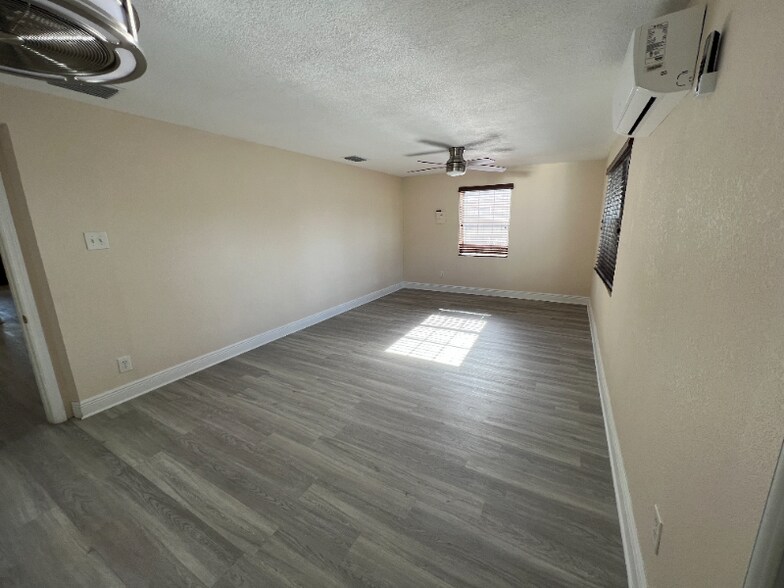 Building Photo - 1425 Orchid Ln