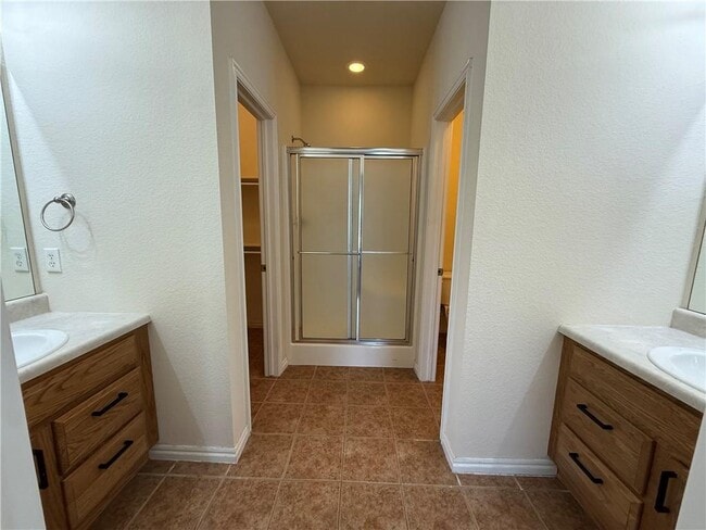Building Photo - 663 Appleridge Dr
